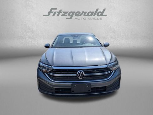 Used 2024 Volkswagen Jetta SE image 2