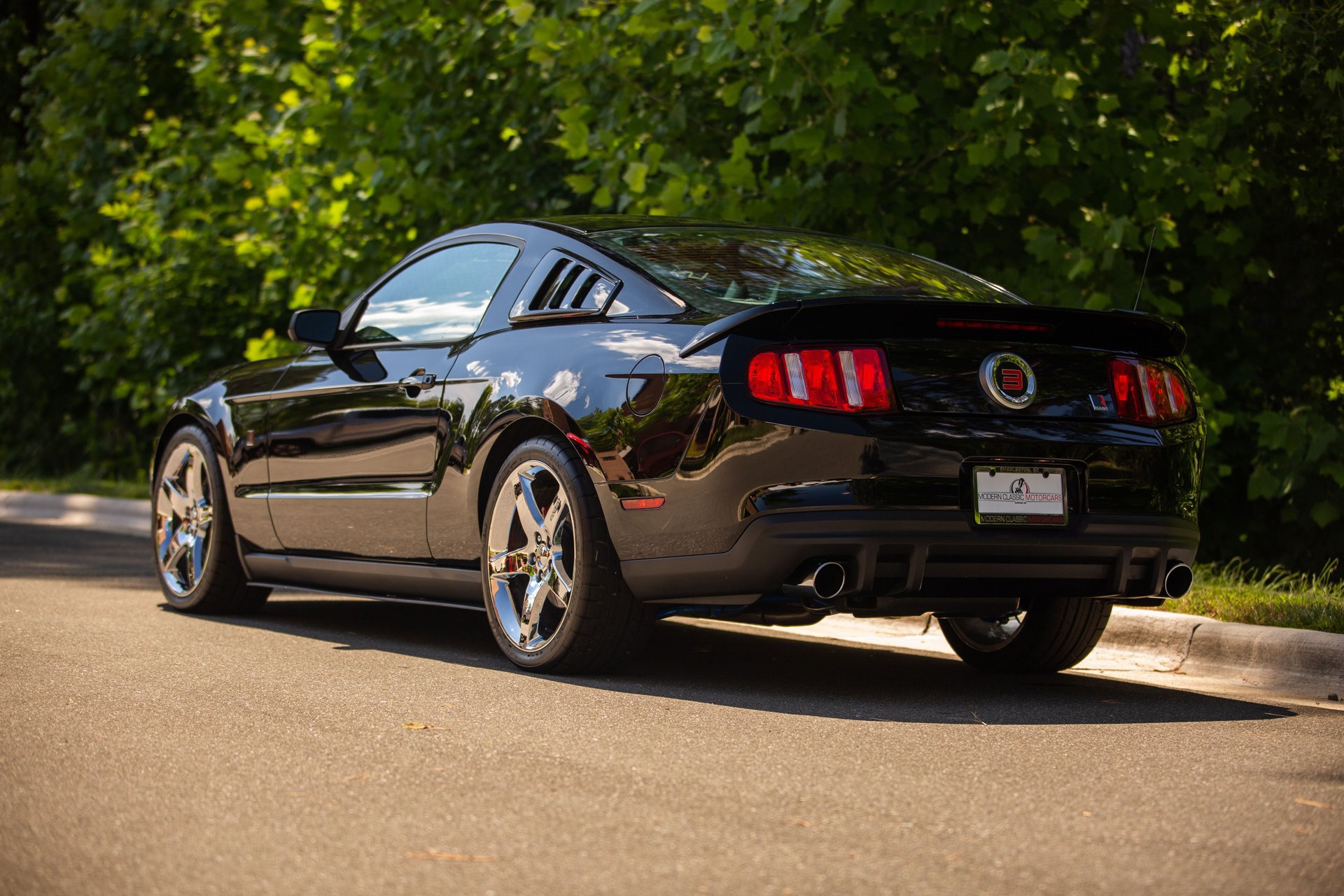 Used 2010 Ford Mustang GT RWD image 58