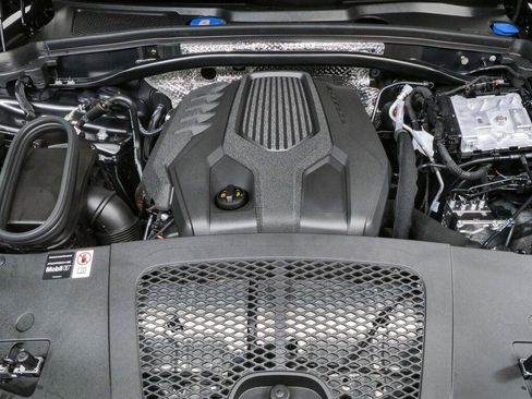 New 2026 Porsche Macan Turbo AWD/4WD image 36