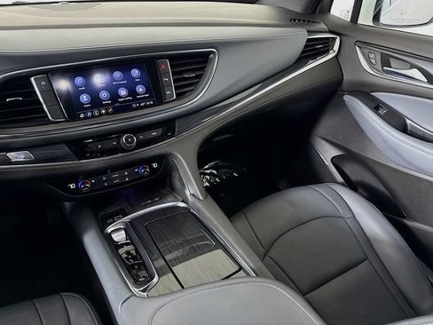 Used 2023 Buick Enclave Essence FWD image 21