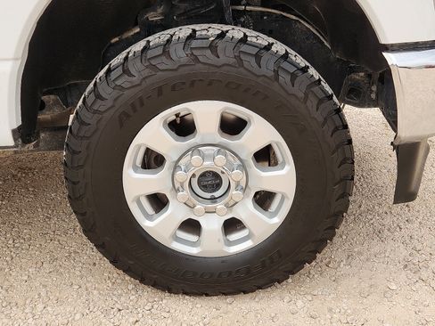 Used 2024 Ford F250 XLT w/ FX4 Off-Road Package AWD/4WD image 7