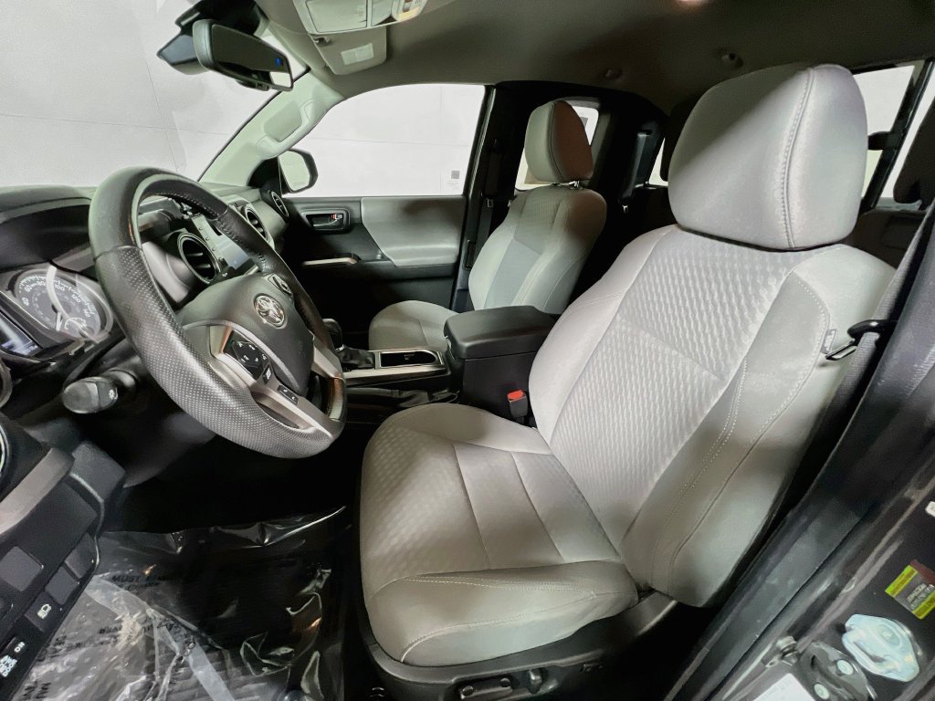 Certified 2022 Toyota Tacoma SR5 w/ Black Out Package (TMS) AWD/4WD image 18