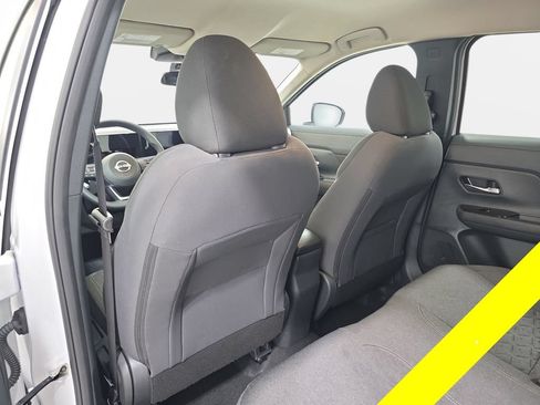 Used 2025 Nissan Kicks SV AWD/4WD image 12