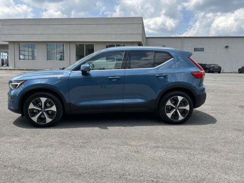 Certified 2025 Volvo XC40 B5 Plus AWD/4WD image 6