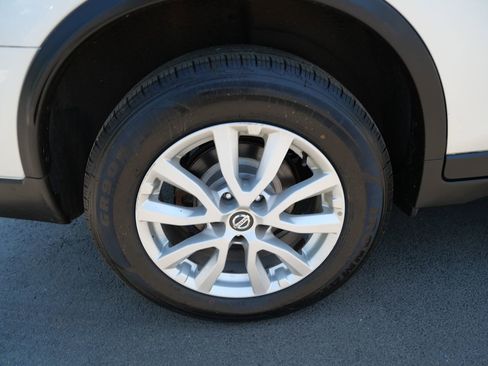 Used 2019 Nissan Rogue SV AWD/4WD image 38