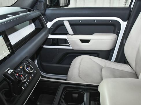 Used 2023 Land Rover Defender 110 S AWD/4WD image 40