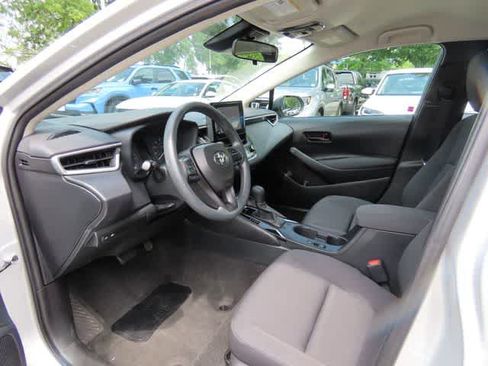 Used 2024 Toyota Corolla LE FWD image 2