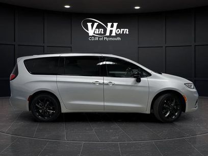 New 2026 Chrysler Pacifica Limited w/ S Appearance Package
