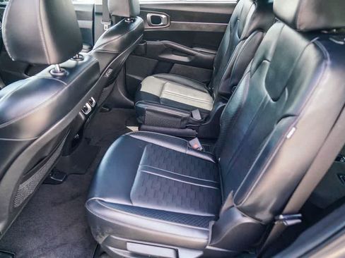 Certified 2025 Kia Sorento EX FWD image 17