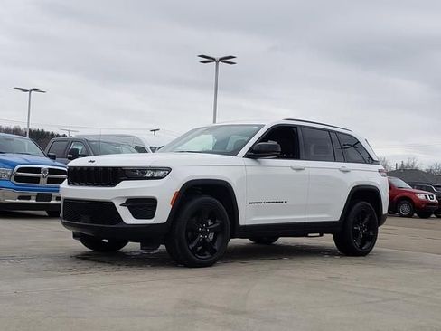Used 2024 Jeep Grand Cherokee Altitude image 4