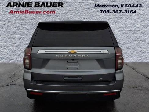 Used 2021 Chevrolet Suburban LT image 8