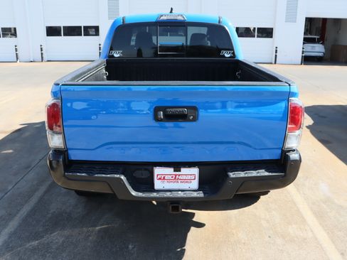Used 2020 Toyota Tacoma TRD Sport image 9