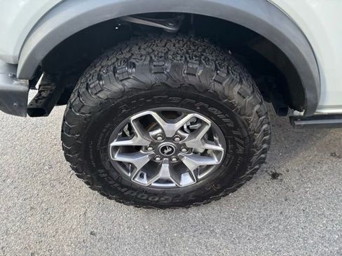 Used 2024 Ford Bronco Badlands image 35
