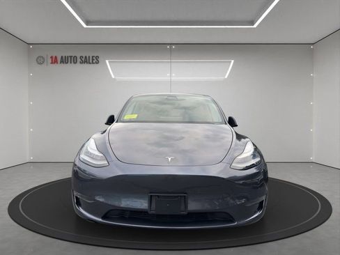 Used 2020 Tesla Model Y Long Range image 8
