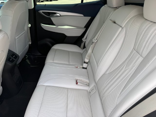 Used 2024 Buick Envision Avenir AWD/4WD image 32