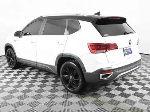 Certified 2023 Volkswagen Taos SE w/ Panoramic Sunroof Package FWD image 8