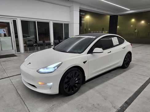 Used 2023 Tesla Model 3 Performance image 2