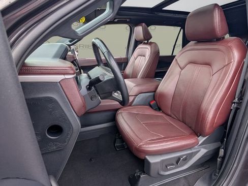 Used 2024 Ford Expedition Limited image 4
