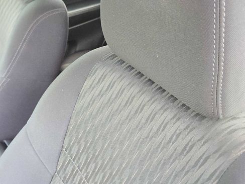Used 2018 Nissan Rogue SV FWD image 16