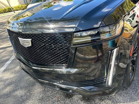 Used 2023 Cadillac Escalade Sport Platinum w/ LPO, ONYX Package image 17