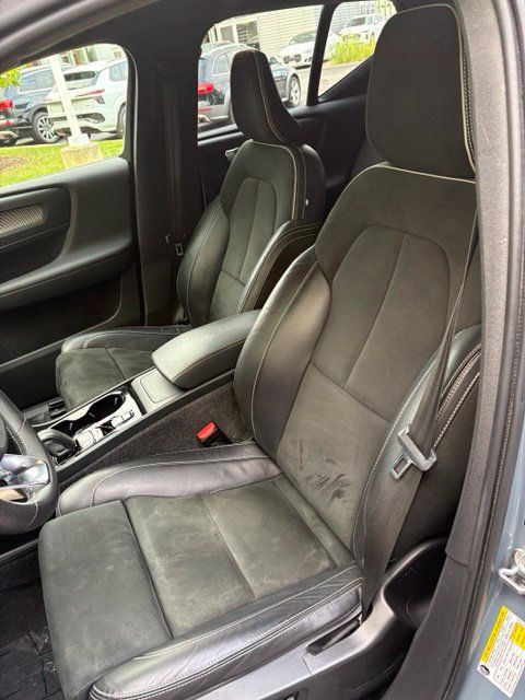 Used 2021 Volvo XC40 T5 R-Design w/ Advanced Package AWD/4WD image 13