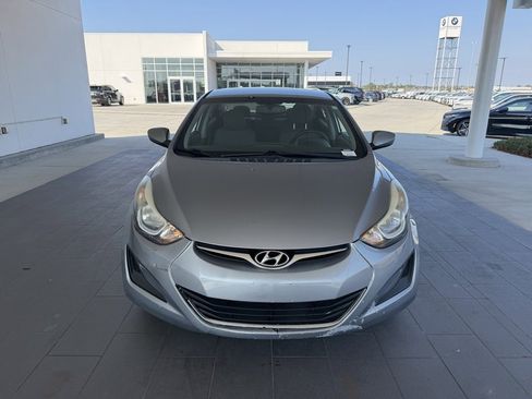 Used 2016 Hyundai Elantra SE image 2
