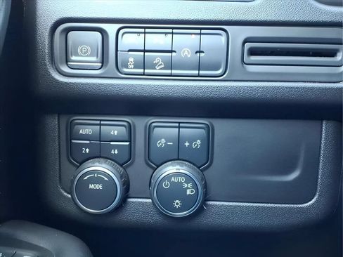 Used 2023 Chevrolet Tahoe Premier AWD/4WD image 26