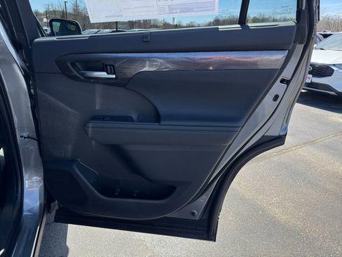 New 2026 Toyota Highlander Platinum AWD/4WD image 26
