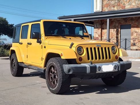 Used 2015 Jeep Wrangler Unlimited Sahara w/ Connectivity Group AWD/4WD image 1
