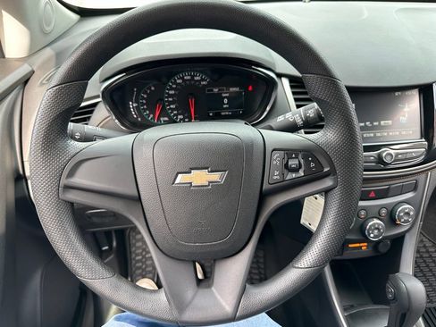 Used 2017 Chevrolet Trax LS FWD image 12