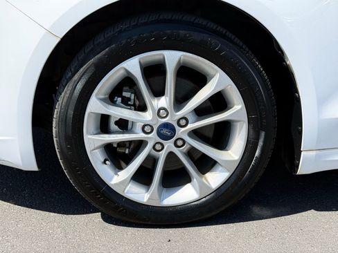 Used 2019 Ford Fusion SE FWD image 10