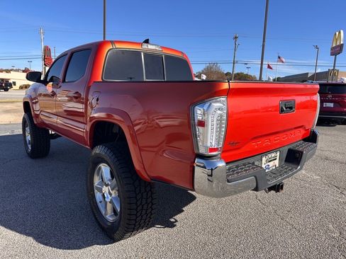 Used 2017 Toyota Tacoma SR5 image 5
