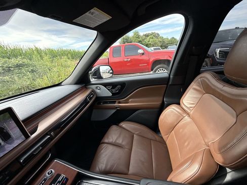 Used 2022 Lincoln Aviator Grand Touring w/ Equipment Group 301A AWD/4WD image 26