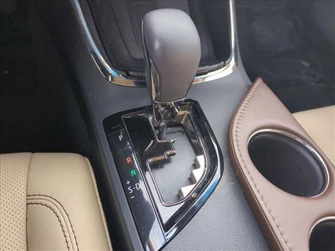 Used 2017 Toyota Avalon Limited w/ All Weather Liner Package image 12