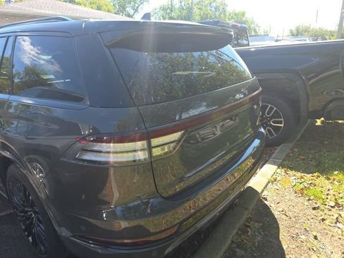 Used 2022 Lincoln Aviator Black Label w/ Dynamic Handling Package AWD/4WD image 11