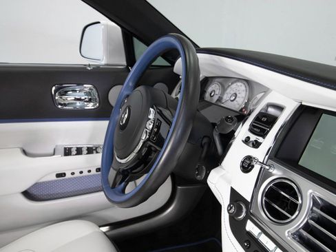 Used 2017 Rolls-Royce Dawn image 59