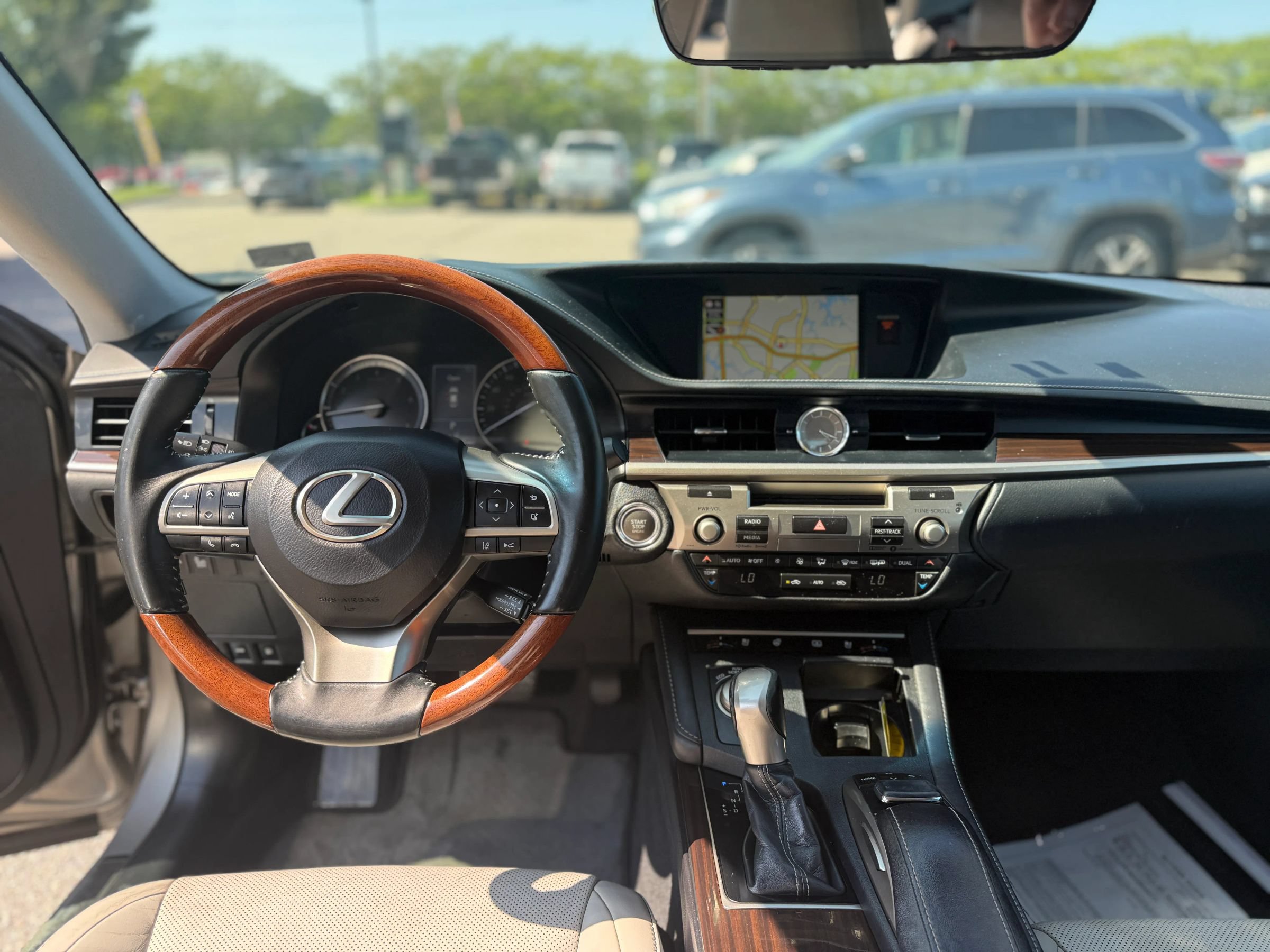 Used 2017 Lexus ES 350 w/ Luxury Package FWD image 17