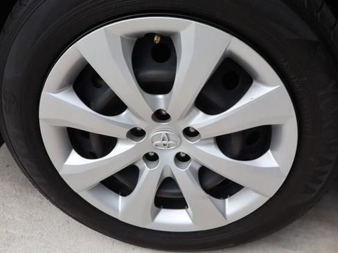 Used 2024 Toyota Corolla LE FWD image 40