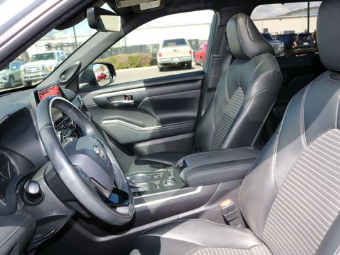 Used 2021 Toyota Highlander XSE image 30