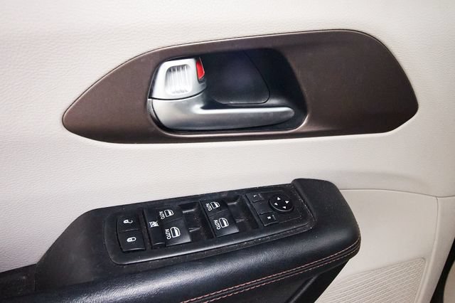 Used 2018 Chrysler Pacifica Touring-L Plus FWD image 16