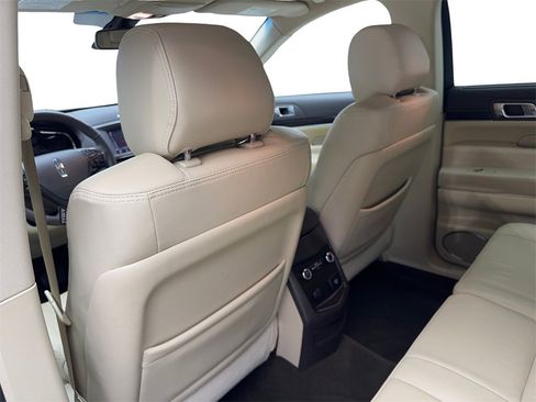 Used 2019 Lincoln MKT AWD image 35