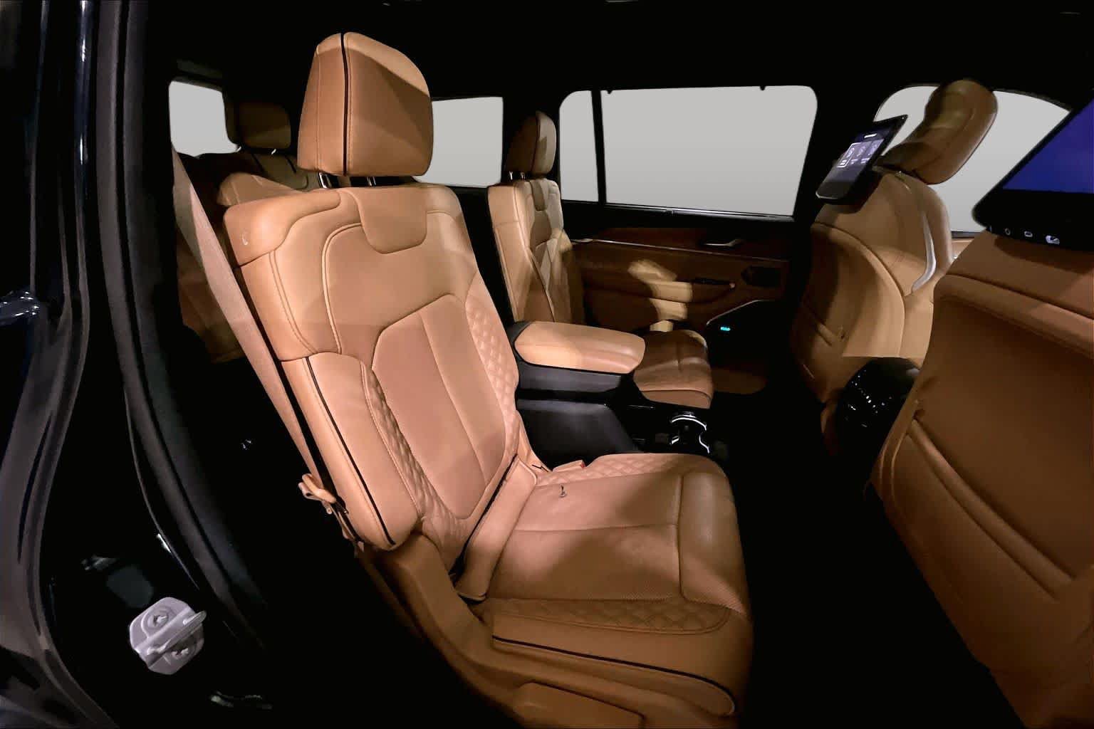 Used 2023 Jeep Grand Cherokee L Summit AWD/4WD image 19