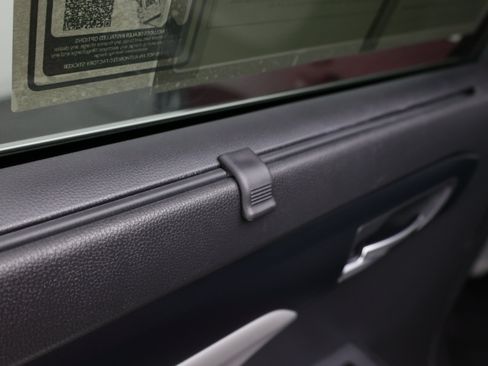 Used 2022 Toyota Highlander XLE FWD image 43
