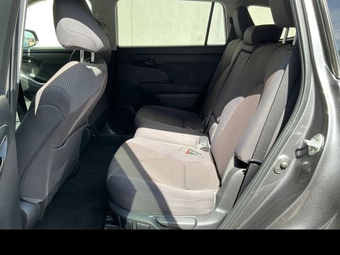 Used 2023 Toyota Highlander L FWD image 10