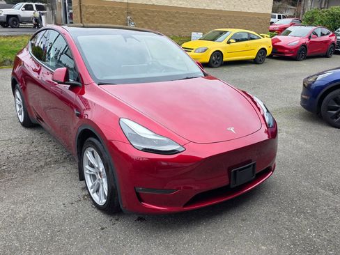 Used 2024 Tesla Model Y Long Range image 2