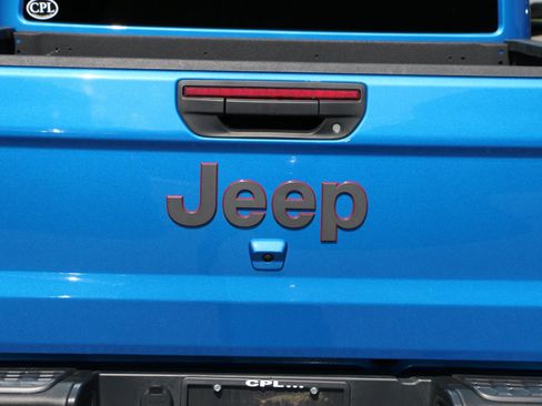 Used 2025 Jeep Gladiator Rubicon AWD/4WD image 5