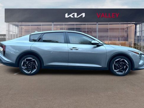 Used 2025 Kia K4 EX image 3