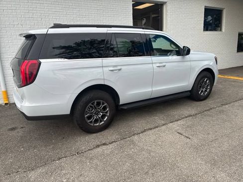 Used 2025 Ford Expedition Active RWD image 23