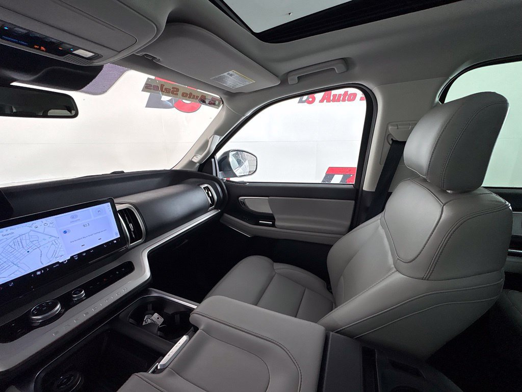 Used 2025 Ford Expedition Active RWD image 32