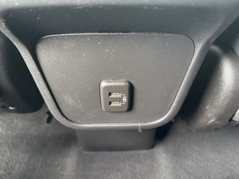 Used 2021 Chevrolet Equinox LT image 18